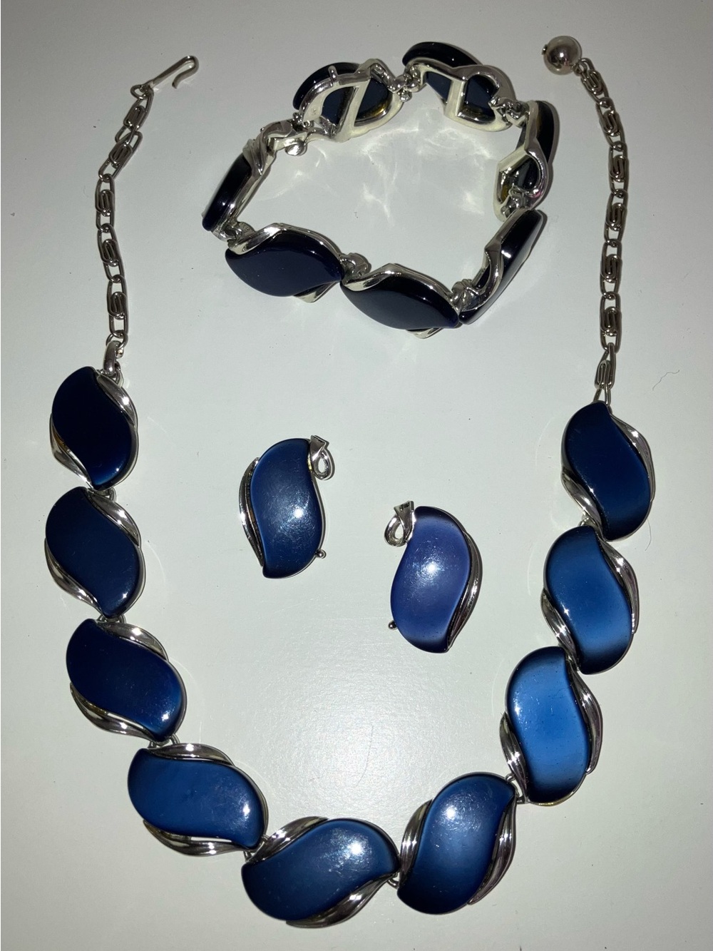Vintage Lisner Blue Thermoset Lucite Parure